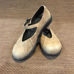 Dansko suede Mary Janes